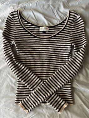 Universal Thread Black & Cream Striped Ribbed Scoop Neck Top